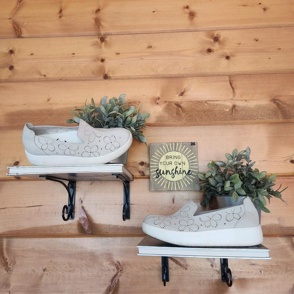 OTBT Coexist Floral Perforated Daisy Slip On Platform Sneaker Stretch Suede 6.5M